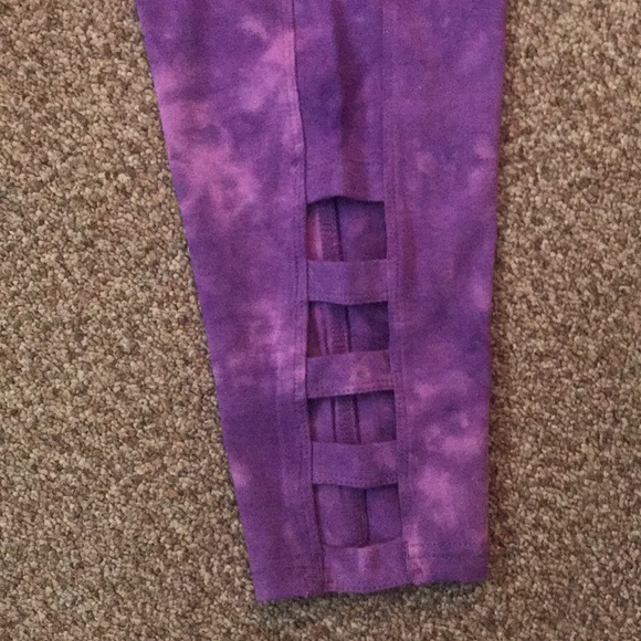 ‼️1 S LEFT‼️🆕 Earth Yoga Tie-Dye Capri Leggings - Picture 4 of 7